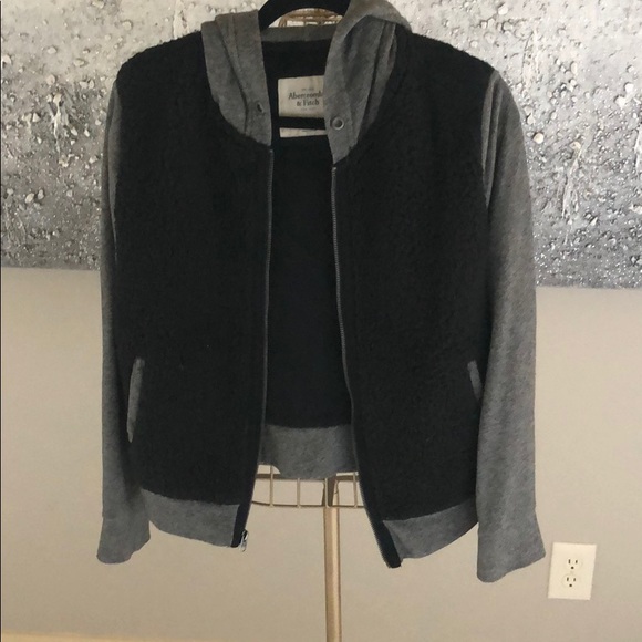 Abercrombie & Fitch Jackets & Blazers - ABERCROMBIE GREY AND BLACK SHERPA JACKET